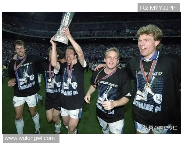 沙尔克04迎战阿里斯全力争胜力图在欧联杯中再创佳绩